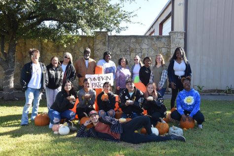 IHS Journalism Crew Visits Downtown Itasca Halloween Decorations!
