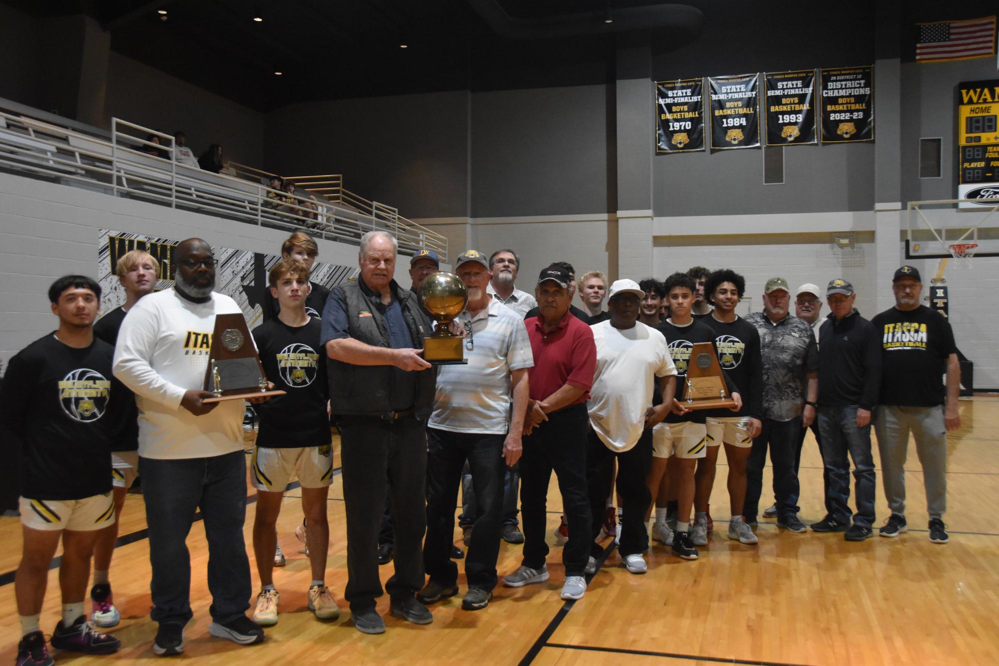 Itasca Basketball Boys vs Hamilton Photo Gallery – The Paw Print Press